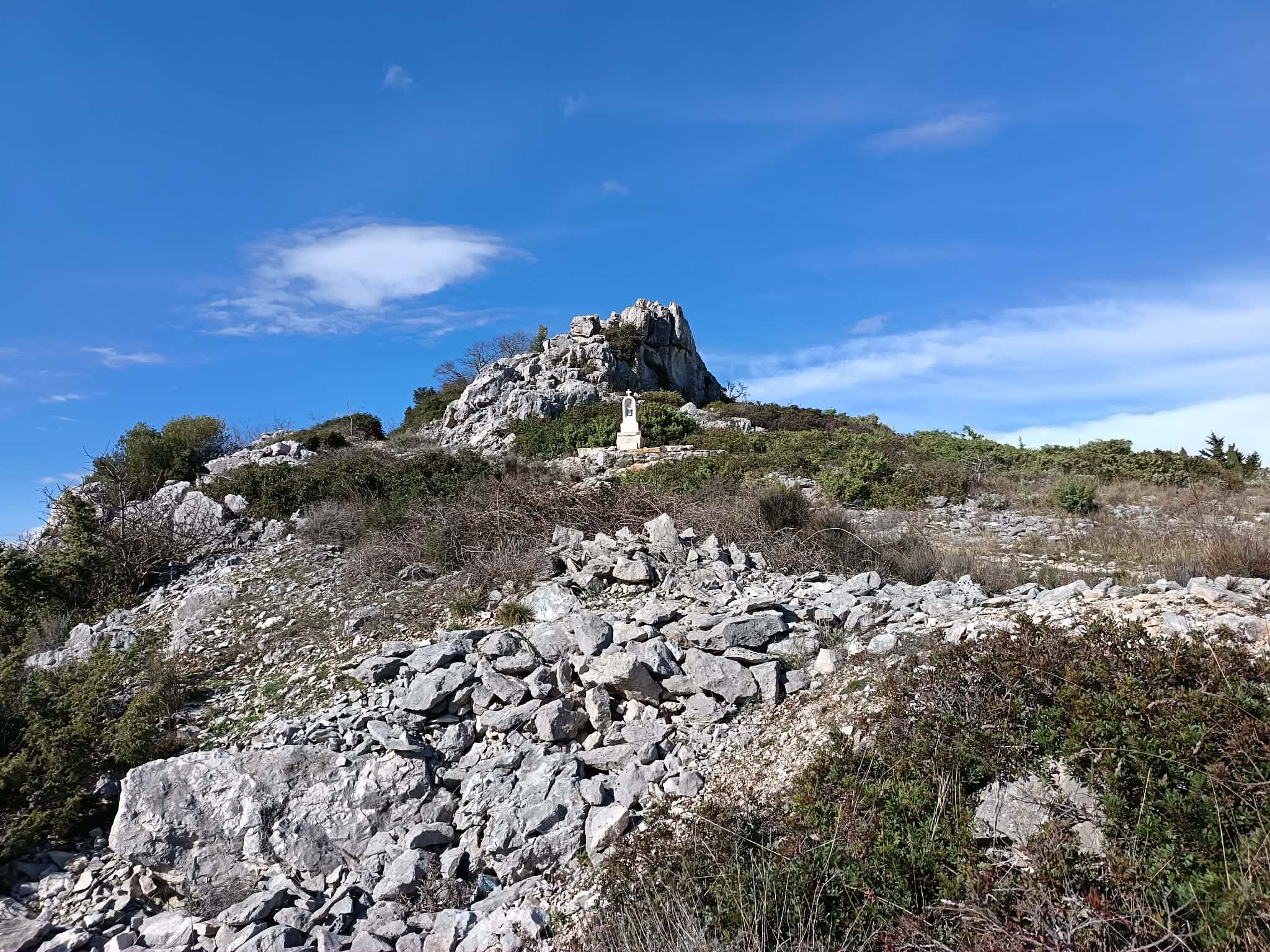 Građevinska zemljišta s pogledom na more – Rakalj (550 m² - 850 m²)