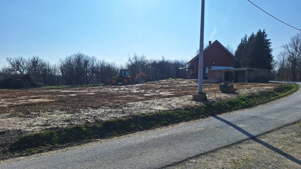 Građevinsko zemljište u Velikom Trojstvu 800m2 – 12.000 €
