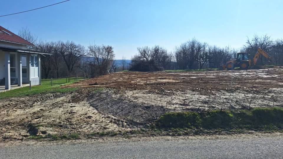Građevinsko zemljište u Velikom Trojstvu 800m2 – 12.000 €