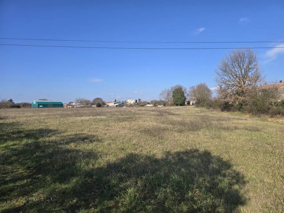 Građevinsko zemljište u Muntiću, Istra – 700 m2 s pogledom