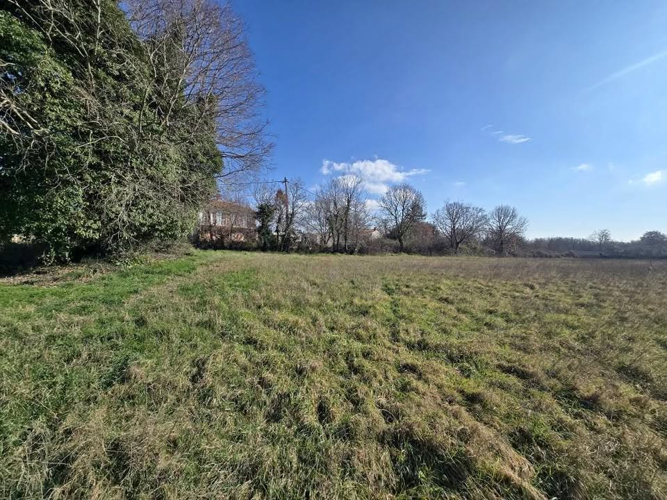 Građevinsko zemljište u Muntiću, Istra – 700 m2 s pogledom