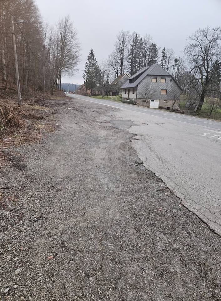 Građevinsko zemljište u Skradu – 1.530 m2, mirna lokacija