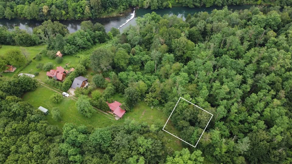Građevinsko zemljište uz rijeku Dobru – 568 m2, Duga Resa