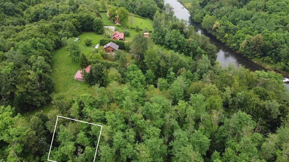 Građevinsko zemljište uz rijeku Dobru – 568 m2, Duga Resa