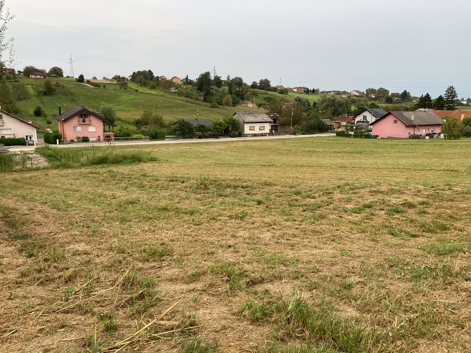 Građevinska zemljišta u Križevcima – 700–1200 m² uz glavnu cestu, odlična investicija