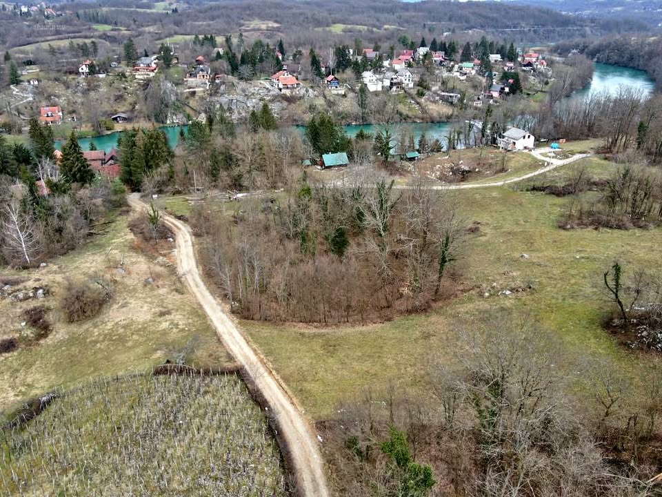 Zemljište uz Mrežnicu (100m od vode) - Donje Bukovlje, prilika za investiciju